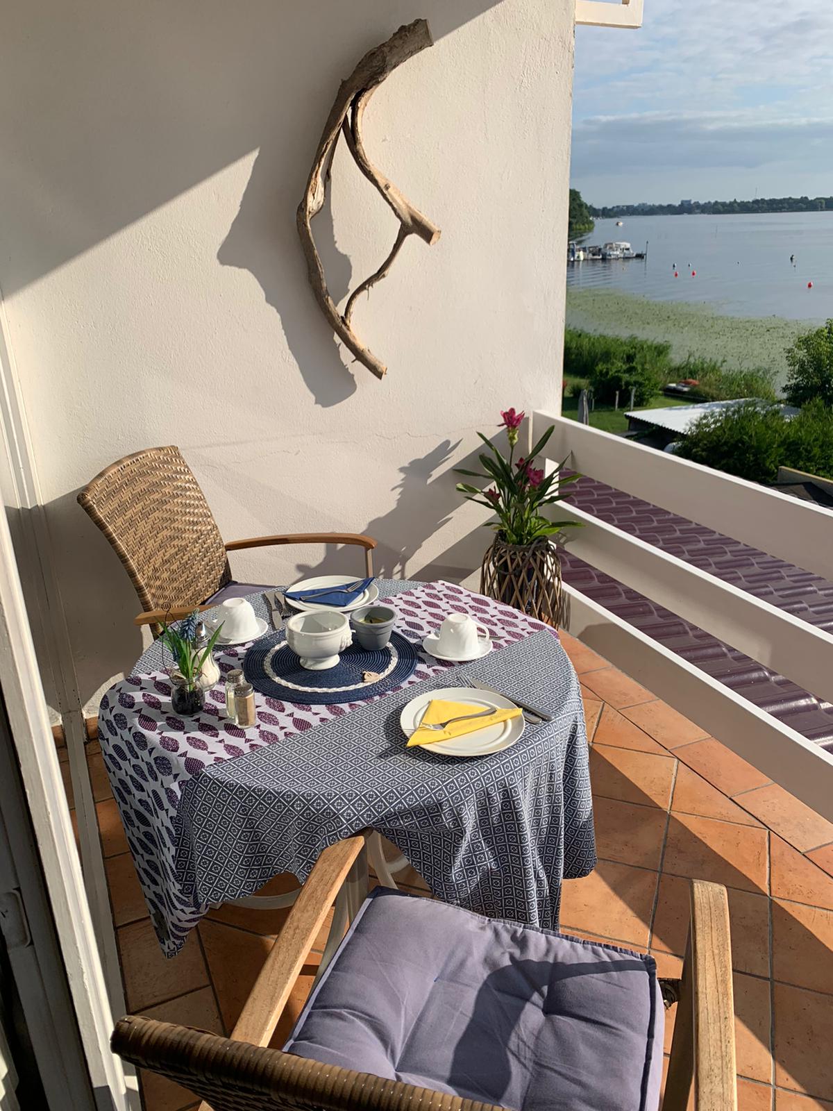 Frühstücken und Aussicht genießen